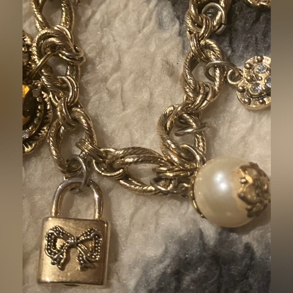 Betsey Johnson Gold Leopard Heart Charm Bracelet - Picture 6 of 7